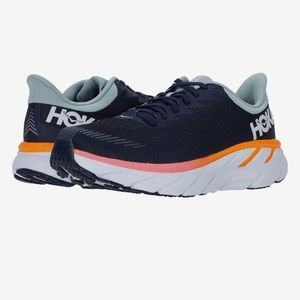 HOKA ONE ONE Clifton size 7.5